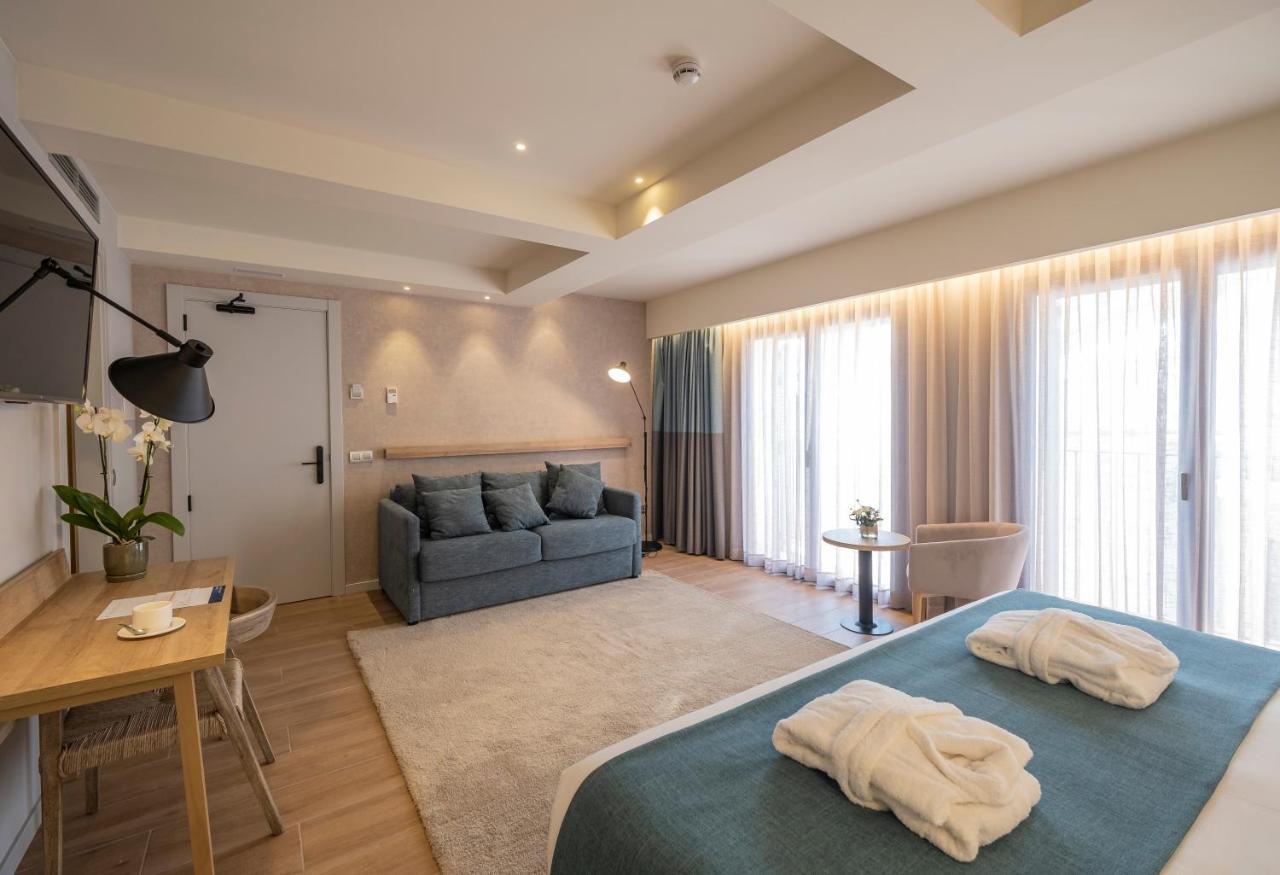 Hotel Voramar L' Escala エクステリア 写真